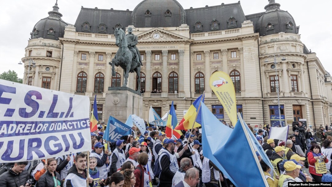 Profesorii sunt nemulțumiți mai ales de nivelul veniturilor din sistemul de educație și amenință cu o grevă generală.