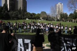 Aktivisti iz različitih organizacija ispred američkog konzulata u Jerusalemu kako bi podsjetili na sve žrtve rata u Gazi, 22. decembra