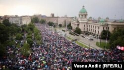 Десетици илјади граѓани во Белград на четвртиот протест против насилството