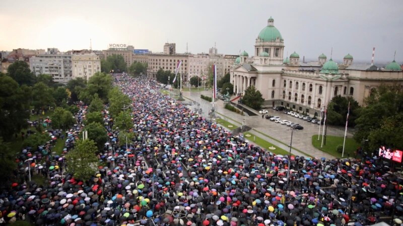 Десетици илјади граѓани во Белград на четвртиот протест против насилството