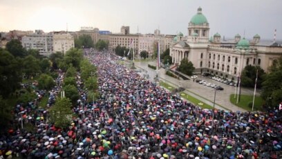 Десетки хиляди сръбски граждани излязоха по улиците на сръбската столицата