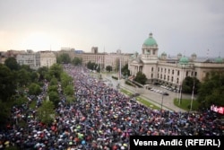 Belgrad, 27 mai: Protest impotriva violenței. Zeci de mii se sârbi cer demisia președintelui Vucic.