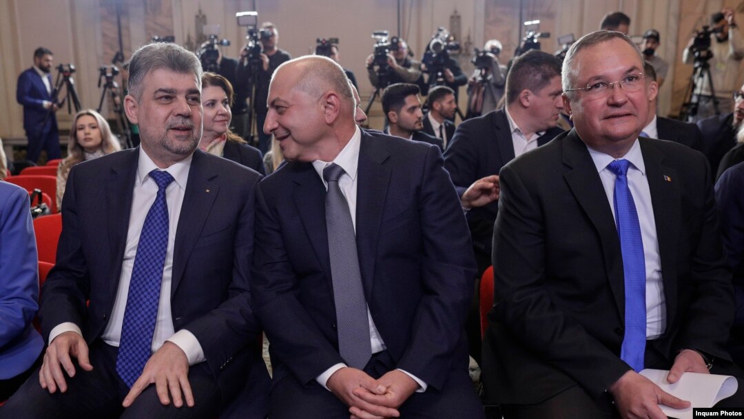 Lansarea la apă a candidatului Cătălin Cîrstoiu (centru) nu pare să fi stat sub stele norocoase. Alianța PSD-PNL are motive de îngrijorare: sondajele îl arată pe Cîrstoiu pe poziția a treia și nu crește în sondaje.