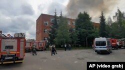 Shpërthimi i madh në fabrikën optike la 43 të plagosur në Sergiyev Posad, Rusi, më 9 gusht 2023.