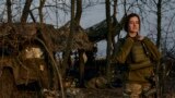 Украинская военная на позициях возле Бахмута, март 2023 года