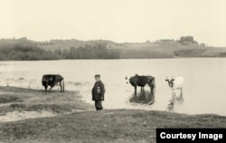 Токсово на фоне озера Хепоярви, 1911 год, из книги "Ингерманландия глазами Самули Паулахарью. Велоэкспедиция летом 1911 года"