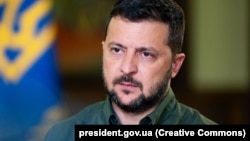 За словами Володимира Зеленського, виведення військ із Донбасу поставить під загрозу безпеку як України, так і Європи, оскільки це спричинить передачу Росії добре укріплених оборонних позицій регіону