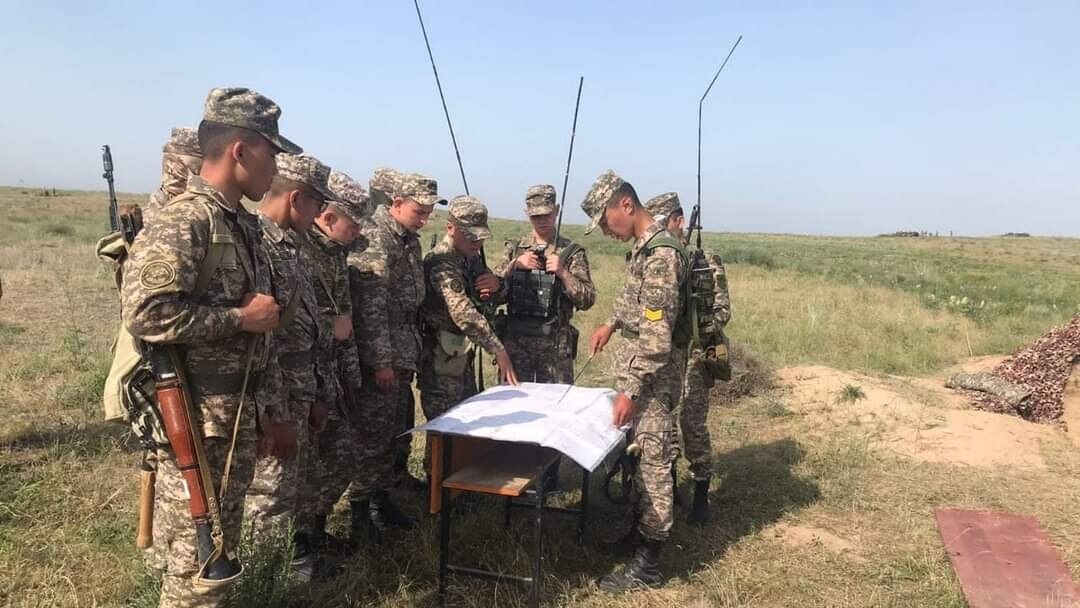 Айқайлайтын порно Екі жұппен үштік секс