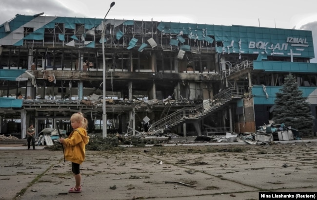 Një ndërtesë në portin ukrainas të Izmailit, e dëmtuar nga një sulm me dron rus. Gusht 2023.