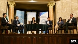 Кандидатите за кмет на София на дебат за младежки политики, организиран от Лигата на младите гласоподаватели