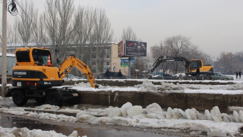 Бишкекте Ала-Арча каналынан суу ташып, көчөлөрдү каптады