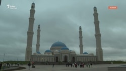 Айт-намаз в мечети, построенной за три года по инициативе экс-президента