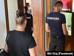 Pompierii din Cluj așteaptă la rând pentru a dona sânge, la o zi după exploziile de la Crevedia.