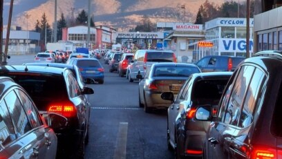 България налага в понеделник забрана за влизането на автомобили с