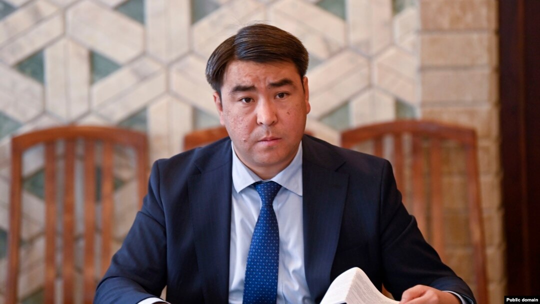 Жанар Акаев.