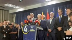 Лидерот на ДУИ Али Ахмети и лидерите на партиите од колицијата Европски фронт. 