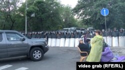 Demonstranti kampuju u Jerevanu tražeći smenu premijera