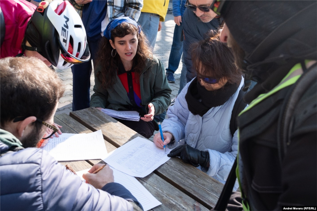 Organizatorii evenimentului au scris câteva petiții pentru autoritățile centrale și locale, în care au făcut propuneri pentru ca traficul rutier să fie mai sigur. Petițiile au fost semnate de cei prezenți și urmează să fie expediate autorităților.&nbsp;&nbsp;