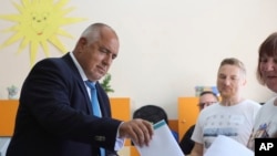 Bivši bugarski premijer Bojko Borisov glasa na izborima, 9. jun 2024.