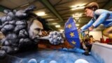 Фигуры президента России Владимира Путина и главы Еврокомиссии Урсулы фон дер Ляйен на ежегодном карнавале в Майнце (Германия), февраль 2023 года