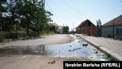 Problemi bëhet më i madh gjatë ditëve të nxehta të verës, kur në temperatura prej +35 gradësh Celsius, era e keqe bëhet e padurueshme.