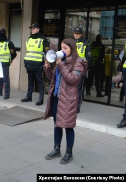 Елена Божиновска, младинска активистка на протестниот марш на самохраните мајки и еднородителски семејства, организиран од „Една може“