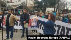 Десетици луѓе, во организација на Здружение на Украинци во Македонија „Лесја Украинка“ учествуваа на марш што се одржа на 24 февруари во центарот на Скопје, за одбележување на двегодишнината од руската целосна инвазија врз Украина.