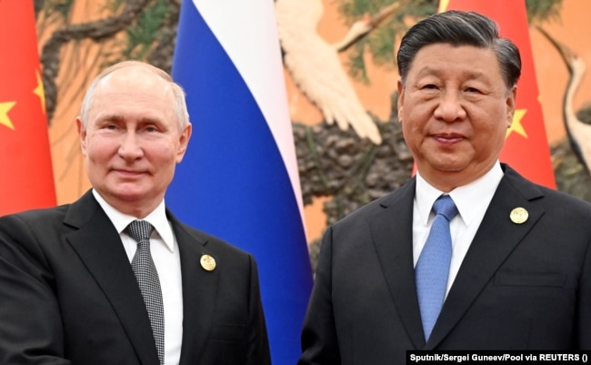 Presidenti rus, Vladimir Putin dhe ai kinez, Xi Jinping, duke marrë pjesë në një takim në margjina të Forumit Brezi dhe Rruga. Pekin, 18 tetor 2023.