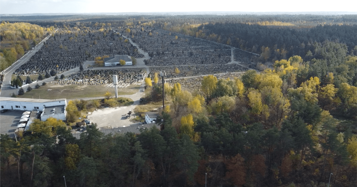 На Київщині відкрили Національне військове кладовище, протестують місцеві жителі