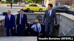 Николай Денков, Божидар Божанов, Атанас Атанасов и Кирил Петков (от ляво надясно) от ПП-ДБ напът към първото заседание на новото Народно събрание, 19 юни 2024 г.
