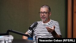 Scriitorul Vasile Ernu în studioul Europei Libere Moldova