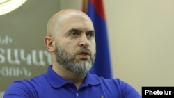 Armenia - Opposition leader Armen Ashotian speaks at a news conference in Yerevan.