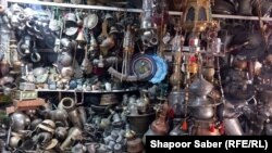 یک بازار انتیک فروشی در هرات که معمولا مورد توجه گردشگران خارجی قرار می گیرد.