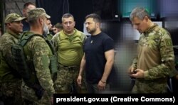 Президент Украины Владимир Зеленский в Запорожской области посетил подразделения военных, которые ведут наступательные действия на Мелитопольском направлении, 15 августа 2023 года