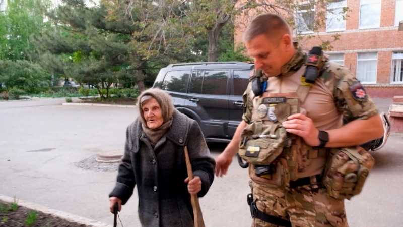 Dvoje ukrajinskih staraca pješice do slobode preko linije fronta