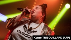  Украинската хип-хоп изпълнителка Альона Альона 