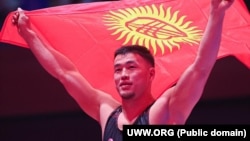 Акжол Махмудов
