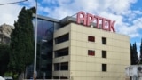 Адміністративна будывля міжнародного дитячого табору «Артек» у Гурзуфі, Крим, червень 2023 року