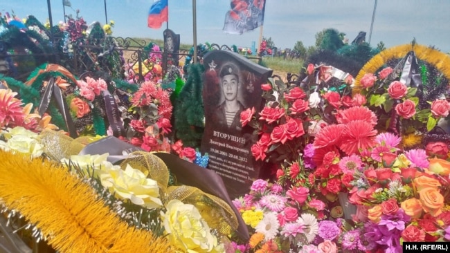 Varri i Dmitry Vtorushin, i cili vdiq në të njëjtën ditë me Roman Novoselov