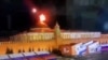 Летящий объект и вспышка возле купола Сенатского дворца Кремля во время атаки беспилотника 3 мая. Скриншот видео