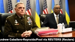 ABD Birleşken ştablar reisleri komitetiniñ reberi Mark Milley ve Pentagon reberi ABD Mudafaa naziri Lloyd Austin