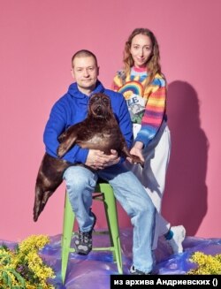 Елена и Вячеслав Андриевские с пациентом приюта