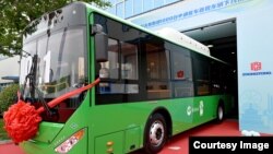 В рамках визита Садыра Жапарова в Китай на заводе по производству автобусов состоялся выпуск и презентация первого автобуса из новой партии для Кыргызстана.