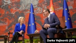 Presidentja e Komisionit Evropian, Ursula von der Leyen gjatë një takimi me presidentin serb, Aleksandar Vuçiq, në Beograd, Serbi, 31 tetor 2023. 