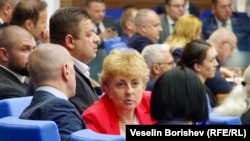 Представителите на новата парламентарна партия "Величие" - Виктория Василева (в средата) и Николай Марков (зад нея), 19 юни 2024 г.