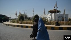 نقض حقوق زنان در افغانستان از دغدغه‌های مهم فعالان حقوق بشر و اعضای جامعه مدنی و نهاد بین‌المللی طی سه سال اخیر در افغانستان بوده است.