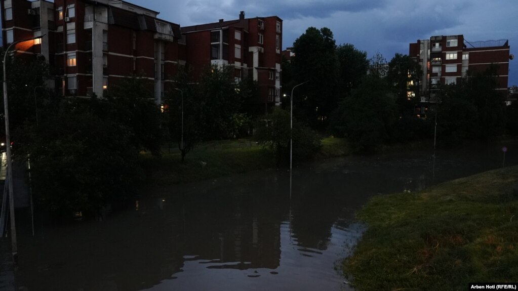 Situatë më kritike është raportuar në lagjet Bregu i Diellit dhe Mati.