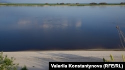 Село Беленькое в Запорожской области, где видно как через год после катастрофы на Каховской ГЭС отступила вода в реке Днепр, июнь 2024 года