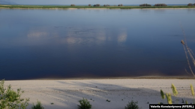 Село Біленьке у Запорізькій області, де видно як за рік після катастрофи на Каховській ГЕС відступила вода у річці Дніпро, червень 2024 року