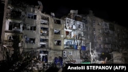 Разрушенный российским ракетным ударом жилой дом в городе Покровске Донецкой области, 7 августа 2023 года